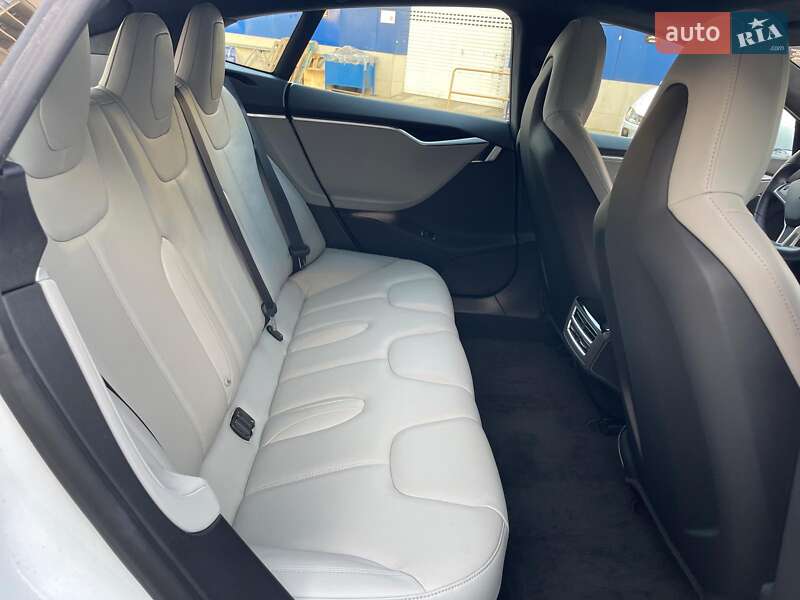 Лифтбек Tesla Model S 2015 в Одессе