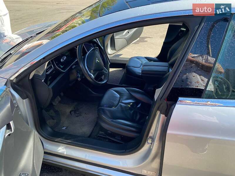 Лифтбек Tesla Model S 2014 в Киеве