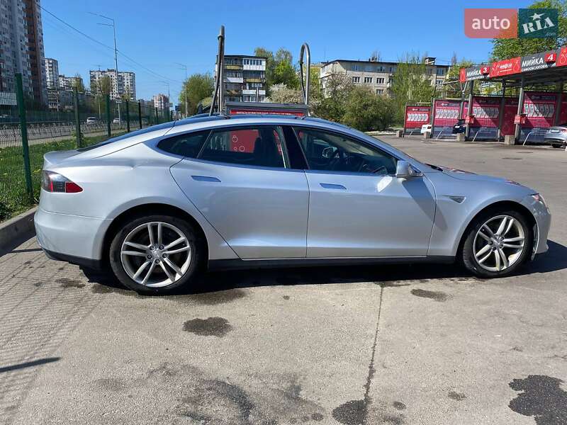 Лифтбек Tesla Model S 2014 в Киеве