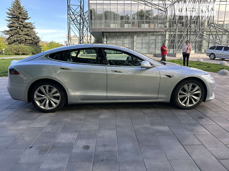 Лифтбек Tesla Model S 2016 в Полтаве