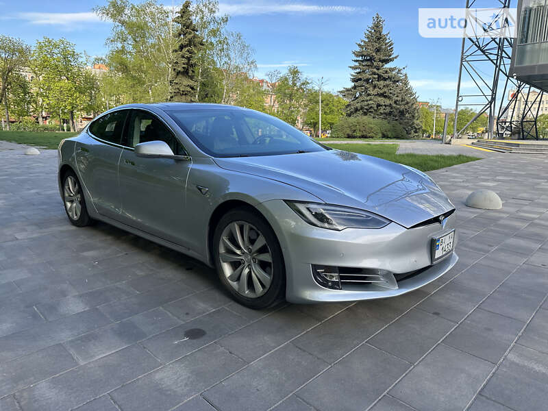 Лифтбек Tesla Model S 2016 в Полтаве