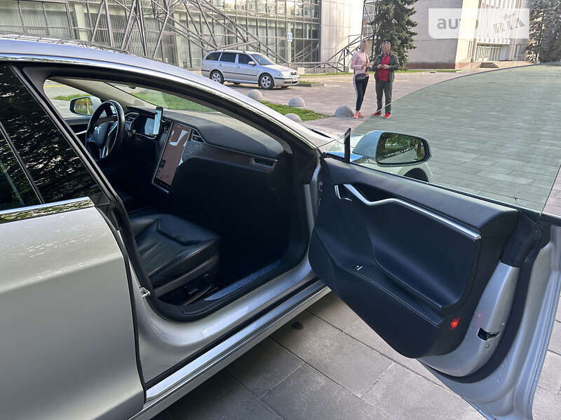 Лифтбек Tesla Model S 2016 в Полтаве