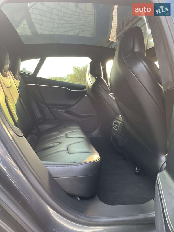 Лифтбек Tesla Model S 2017 в Хмельницком фото 23 Лифтбек Tesla Model S 2017 в Хмельницком