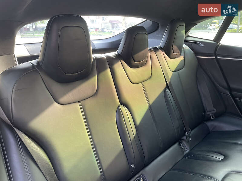 Лифтбек Tesla Model S 2017 в Хмельницком фото 25 Лифтбек Tesla Model S 2017 в Хмельницком