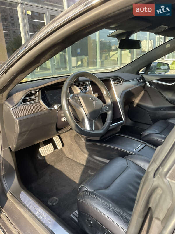 Лифтбек Tesla Model S 2017 в Хмельницком фото 18 Лифтбек Tesla Model S 2017 в Хмельницком