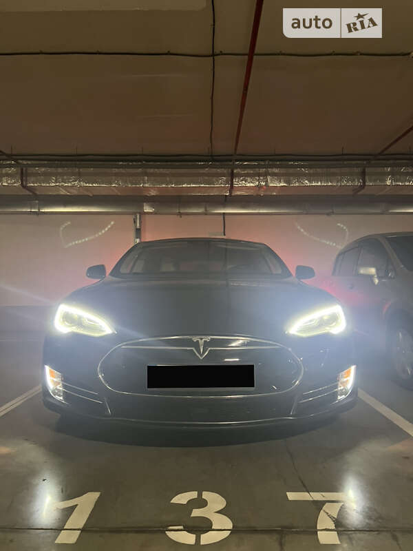 Лифтбек Tesla Model S 2016 в Одессе