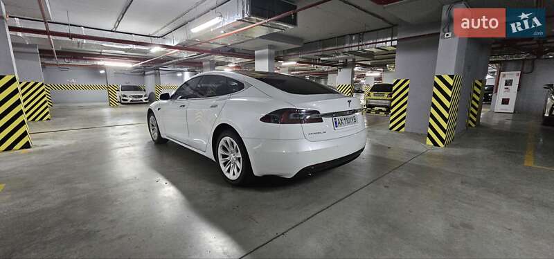 Ліфтбек Tesla Model S 2018 в Харкові