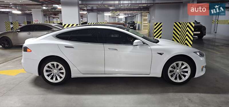 Ліфтбек Tesla Model S 2018 в Харкові