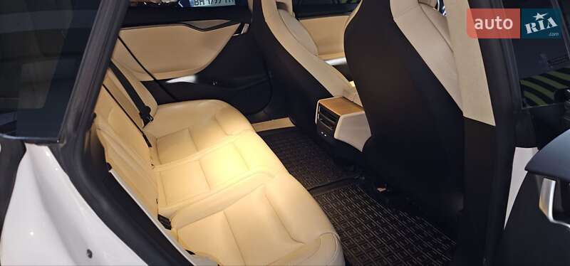 Лифтбек Tesla Model S 2018 в Харькове