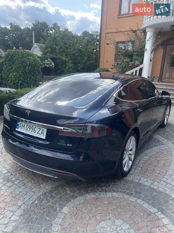 Лифтбек Tesla Model S 2014 в Коростышеве