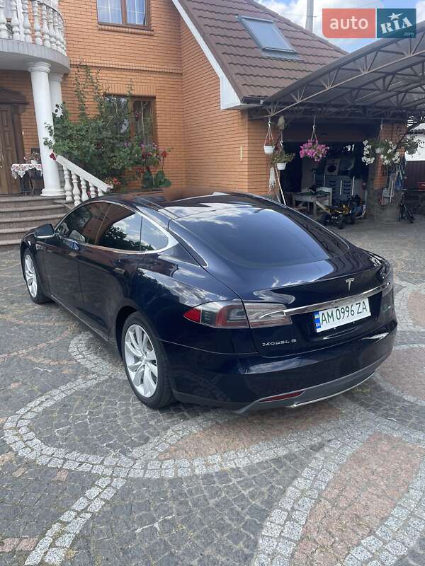 Ліфтбек Tesla Model S 2014 в Коростишеві