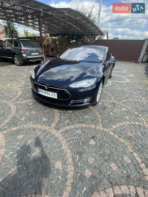 Ліфтбек Tesla Model S 2014 в Коростишеві