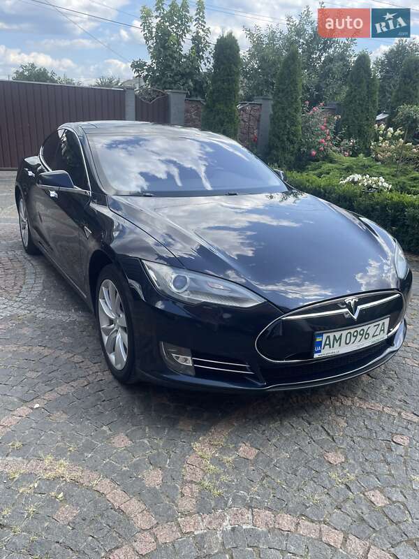 Ліфтбек Tesla Model S 2014 в Коростишеві