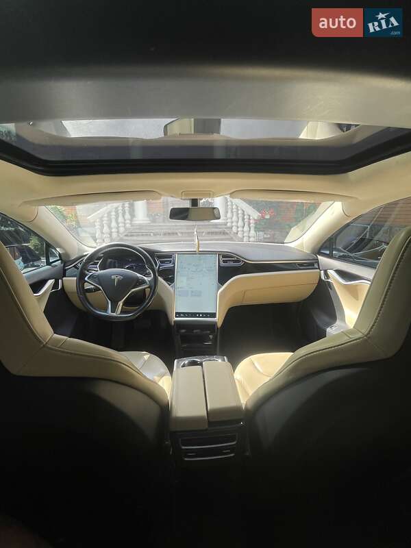 Лифтбек Tesla Model S 2014 в Коростышеве