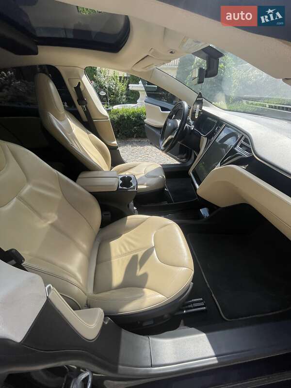 Ліфтбек Tesla Model S 2014 в Коростишеві