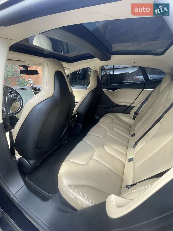 Лифтбек Tesla Model S 2014 в Коростышеве