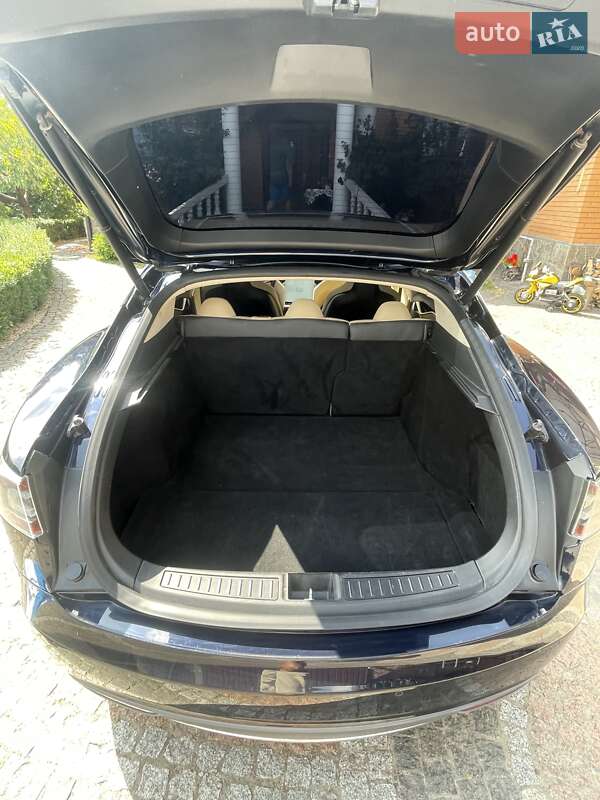 Ліфтбек Tesla Model S 2014 в Коростишеві