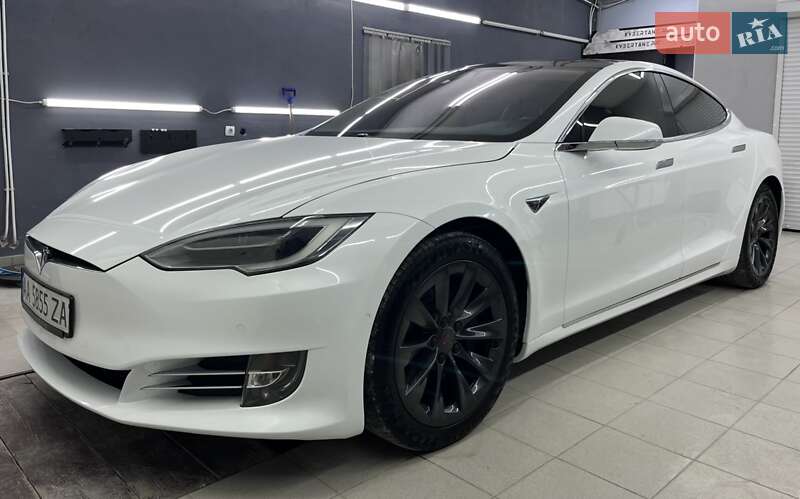 Лифтбек Tesla Model S 2018 в Киеве