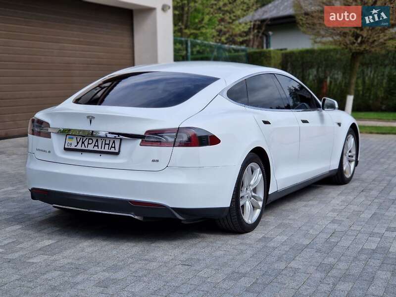 Лифтбек Tesla Model S 2013 в Киеве фото 4 Лифтбек Tesla Model S 2013 в Киеве