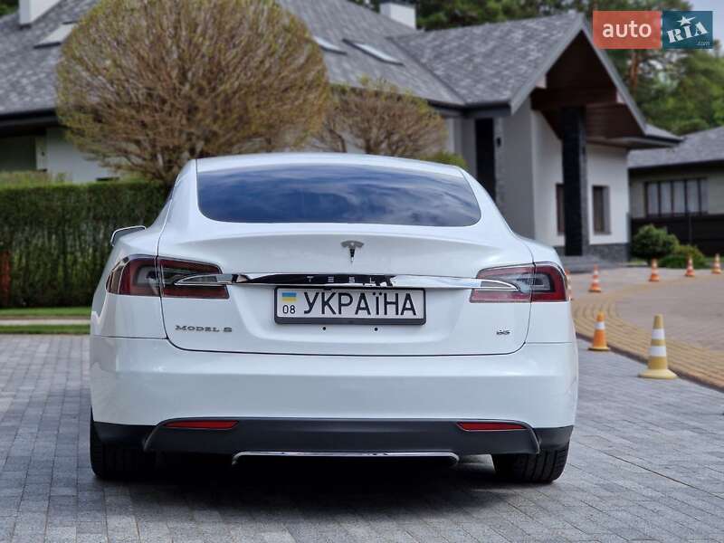 Ліфтбек Tesla Model S 2013 в Києві