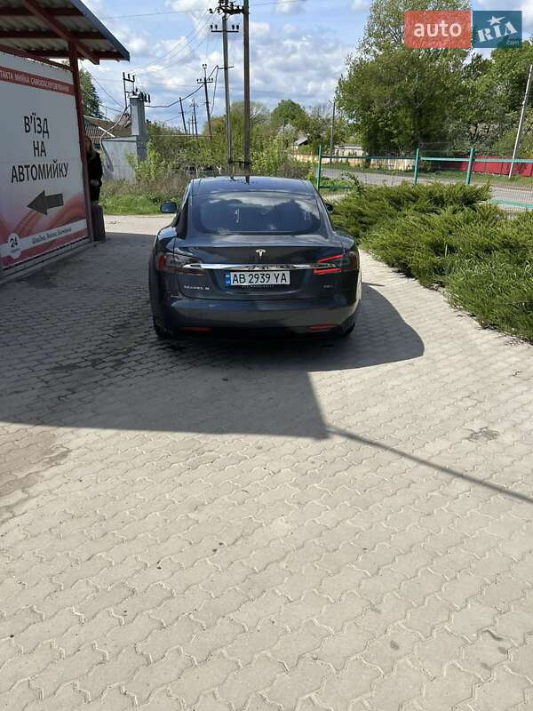 Ліфтбек Tesla Model S 2016 в Тростянці