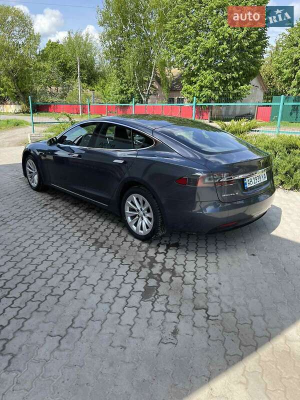 Ліфтбек Tesla Model S 2016 в Тростянці