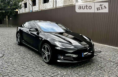 Лифтбек Tesla Model S 2016 в Киеве