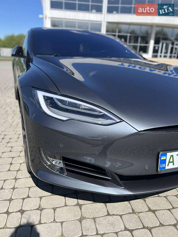 Лифтбек Tesla Model S 2019 в Ивано-Франковске