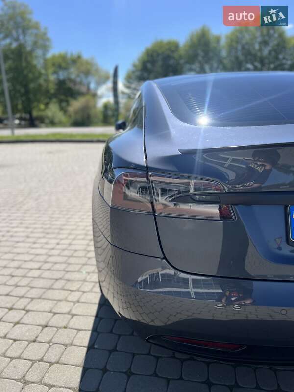 Лифтбек Tesla Model S 2019 в Ивано-Франковске