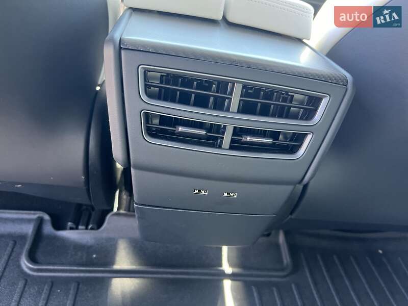 Лифтбек Tesla Model S 2019 в Ивано-Франковске