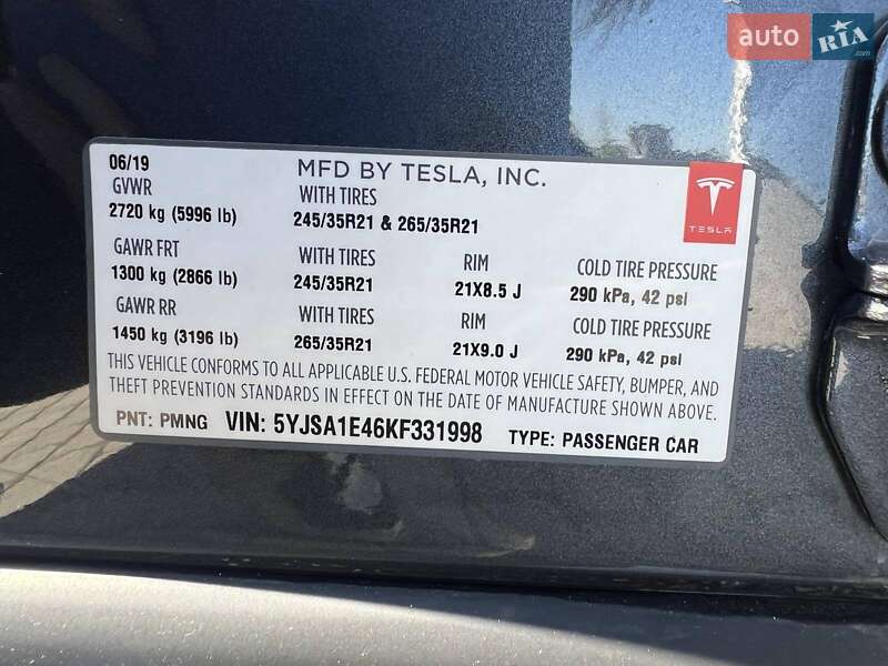 Лифтбек Tesla Model S 2019 в Ивано-Франковске