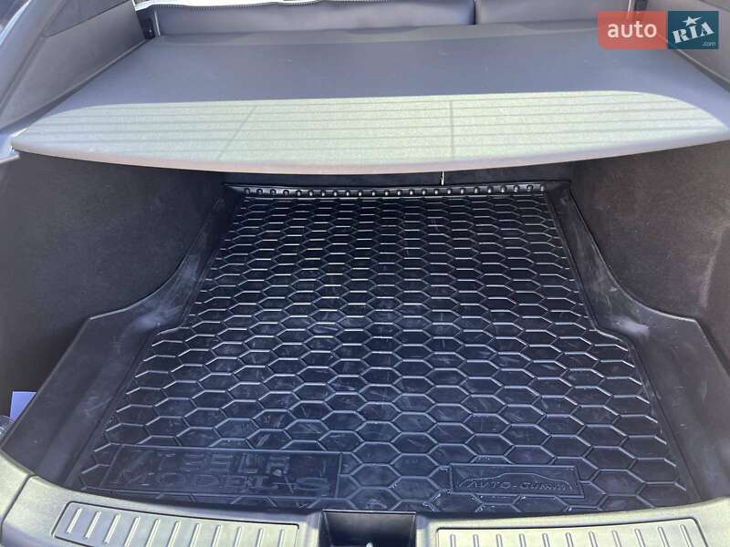 Лифтбек Tesla Model S 2019 в Ивано-Франковске