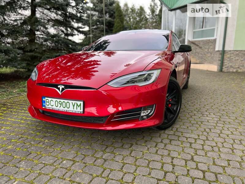 Ліфтбек Tesla Model S 2017 в Трускавці