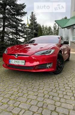 Лифтбек Tesla Model S 2017 в Трускавце