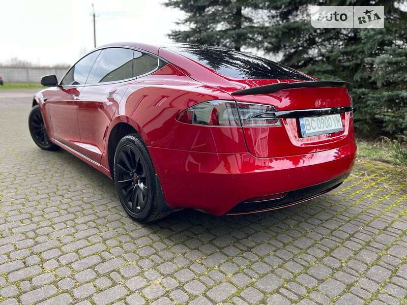 Ліфтбек Tesla Model S 2017 в Трускавці