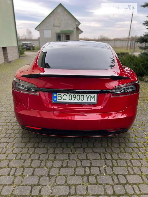 Ліфтбек Tesla Model S 2017 в Трускавці