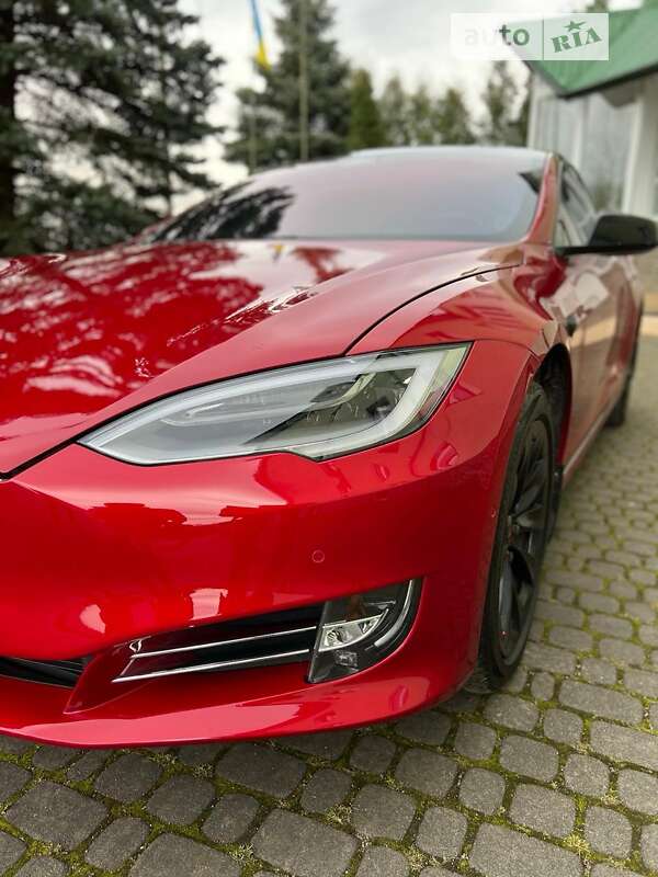 Ліфтбек Tesla Model S 2017 в Трускавці