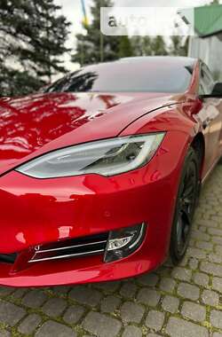 Лифтбек Tesla Model S 2017 в Трускавце