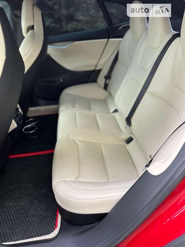 Ліфтбек Tesla Model S 2017 в Трускавці