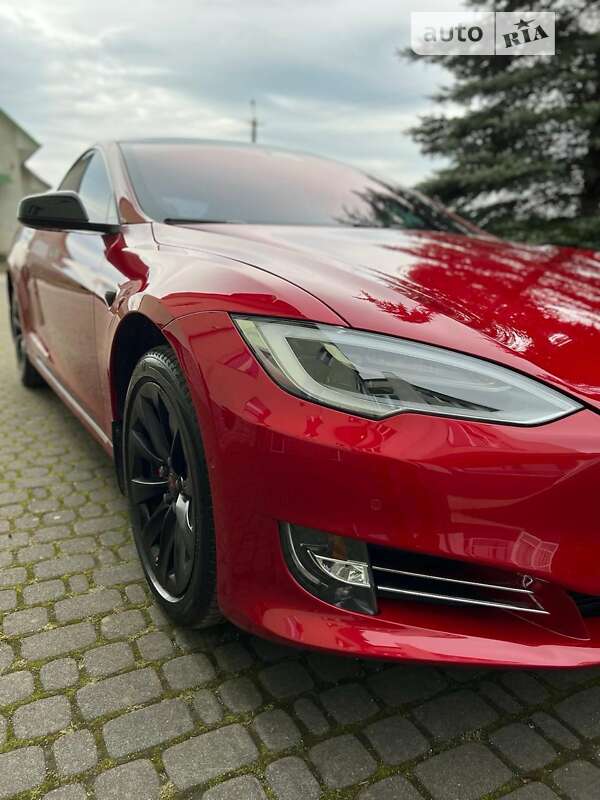 Ліфтбек Tesla Model S 2017 в Трускавці