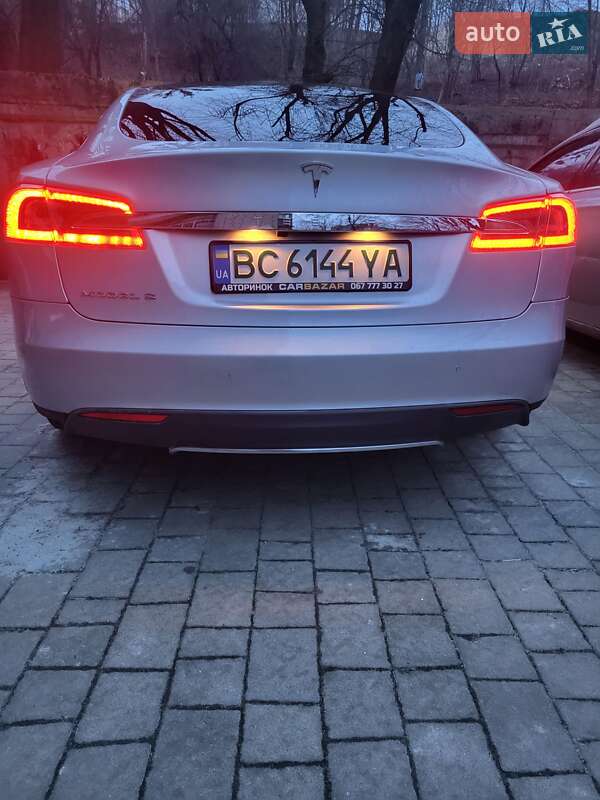 Лифтбек Tesla Model S 2013 в Львове