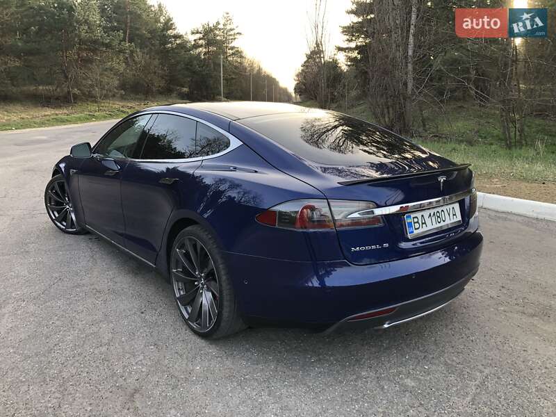 Ліфтбек Tesla Model S 2016 в Києві