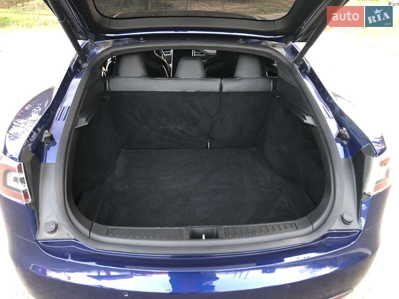 Ліфтбек Tesla Model S 2016 в Києві