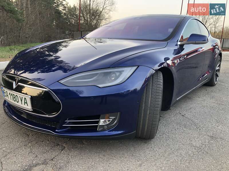 Ліфтбек Tesla Model S 2016 в Києві