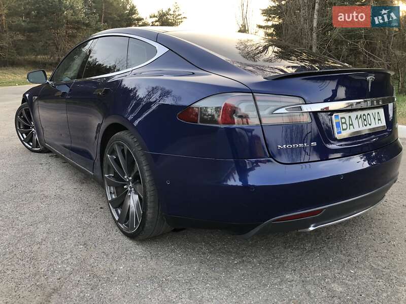 Ліфтбек Tesla Model S 2016 в Києві
