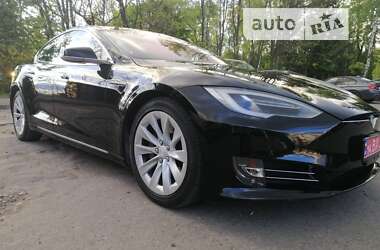 Ліфтбек Tesla Model S 2017 в Львові