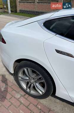 Лифтбек Tesla Model S 2014 в Киеве