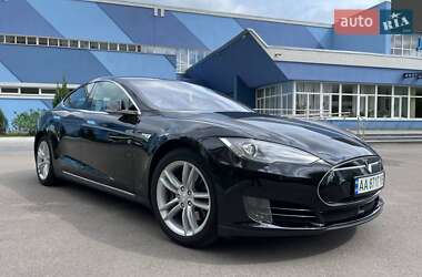 Лифтбек Tesla Model S 2015 в Киеве