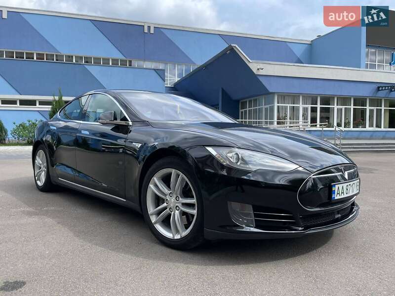 Ліфтбек Tesla Model S 2015 в Києві
