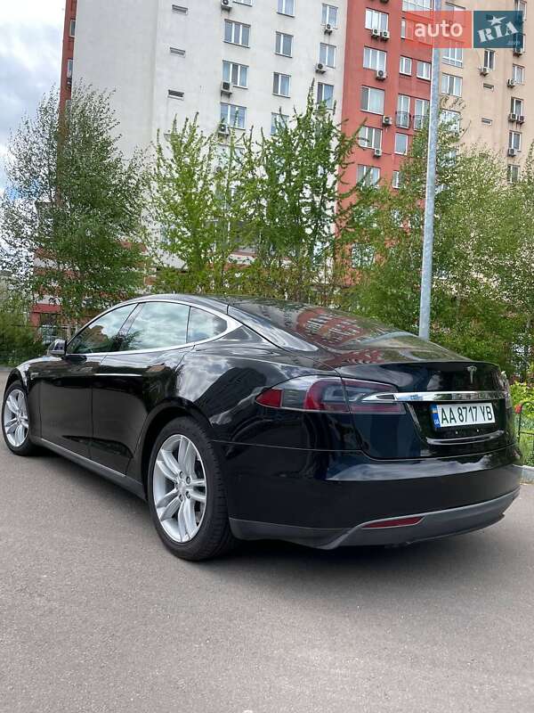 Ліфтбек Tesla Model S 2015 в Києві